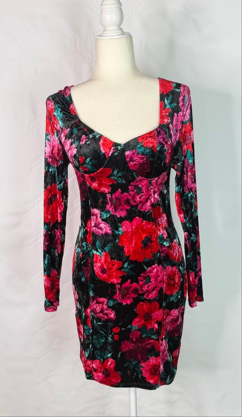 Madden NYC Velvet Floral Print Mini With Long Sleeves